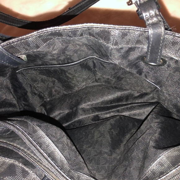 Michael Kors Signature Large Tote - Picture 4 of 6